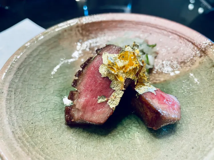 澳洲9+黑毛和牛厚切牛舌。曾仲葳攝