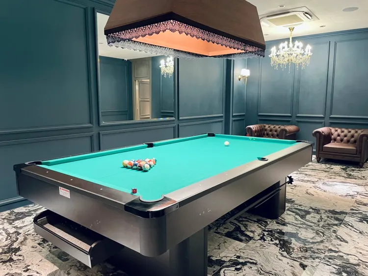 2樓公共區域放置撞球檯供民眾交流使用。曾仲葳攝