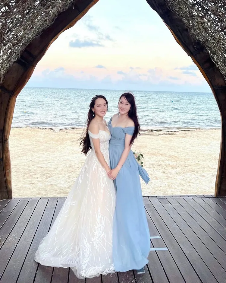 許嘉凌（左）今曬出婚禮照片，讓淡出演藝圈多年的許慧欣再度浮出檯面。翻攝許嘉凌IG