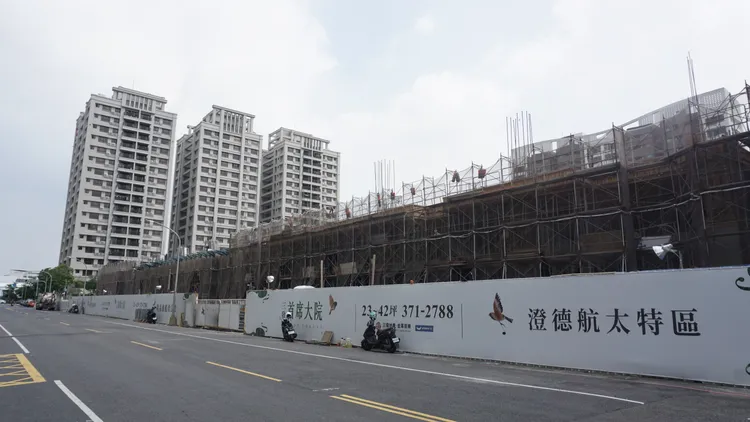 仁武區購屋均價突破3字頭，包括「三發首席大院」、「琢悅2」等大幅拉抬區段房價。葉家銘攝