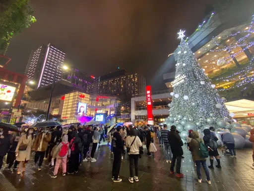 台北跨年|期待101跨年烟火秀 民众许愿2023没有战争世界和平