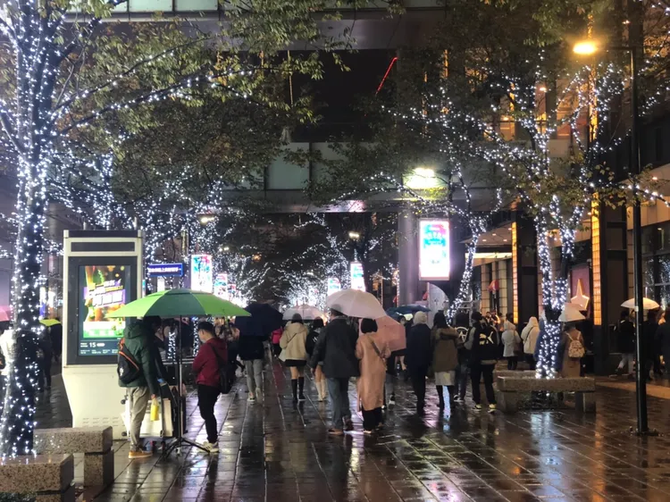 來參加北市跨年晚會的民眾，各個都包得密不透風。高鈞麟攝