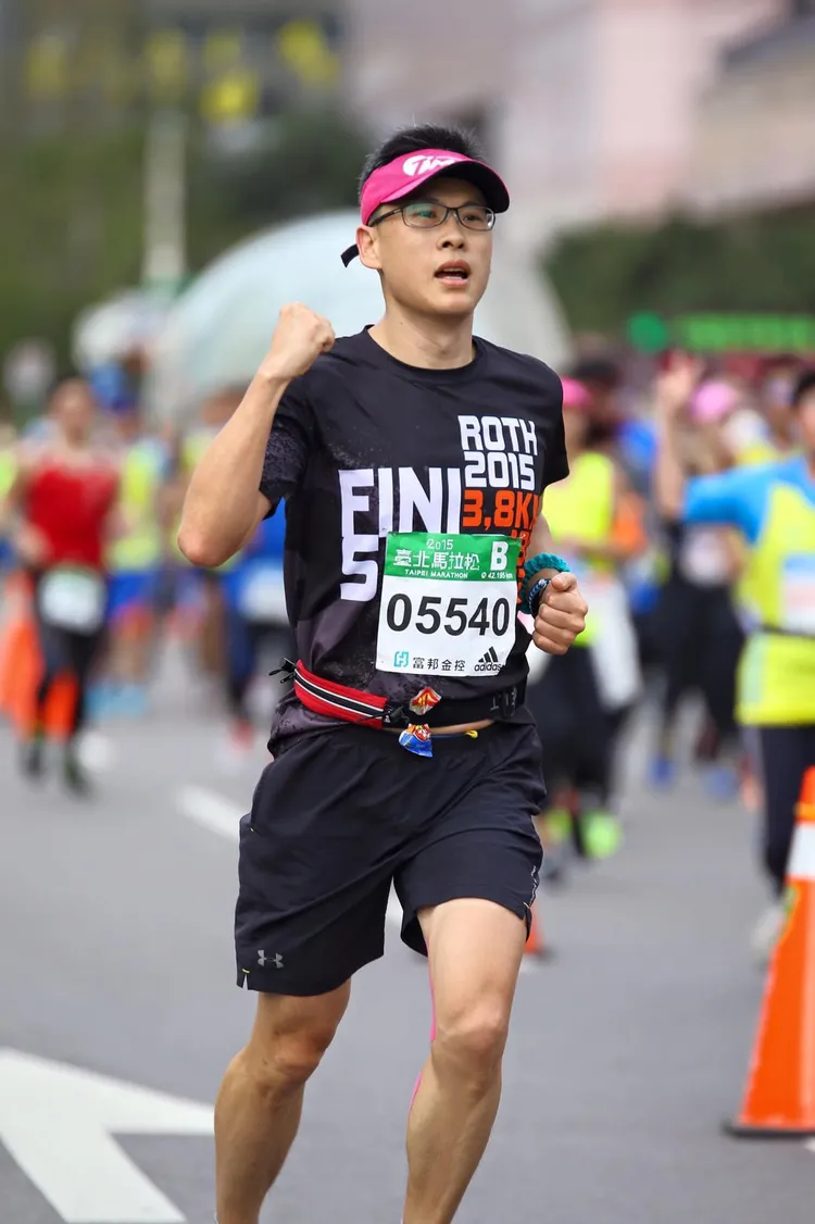 王兆杰7年前參加馬拉松照片。翻攝賈永婕臉書