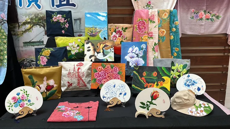 癌友作品如綻放花朵，有旺盛的生命力與希望，積極擁抱人生圓夢。林泊志攝