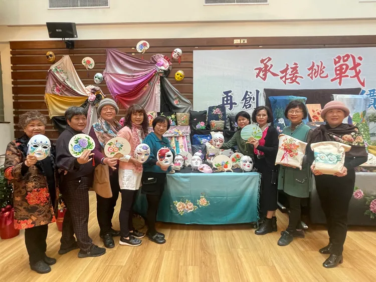 陽明交大醫院互勵聯誼會及作品。院方提供