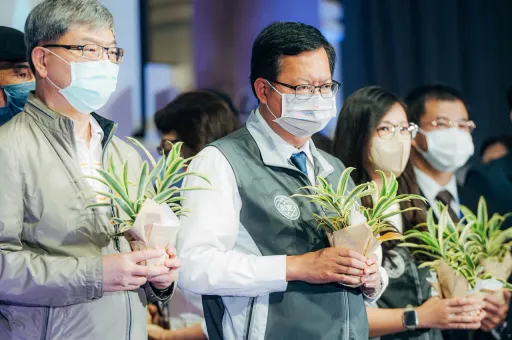 鄭文燦認了!論文抄襲遭台大撤國發所碩士學位 發5點聲明道歉