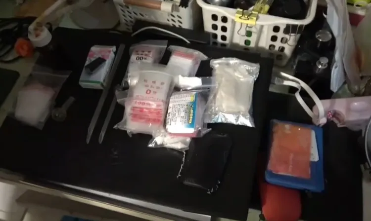 警方在陳男租屋處搜出安非他命、磅秤、分裝袋等物品。讀者提供