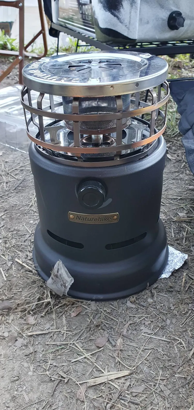 該戶人家利用瓦斯暖爐在帳篷內取暖，疑似不通風造成一氧化碳中毒。民眾提供