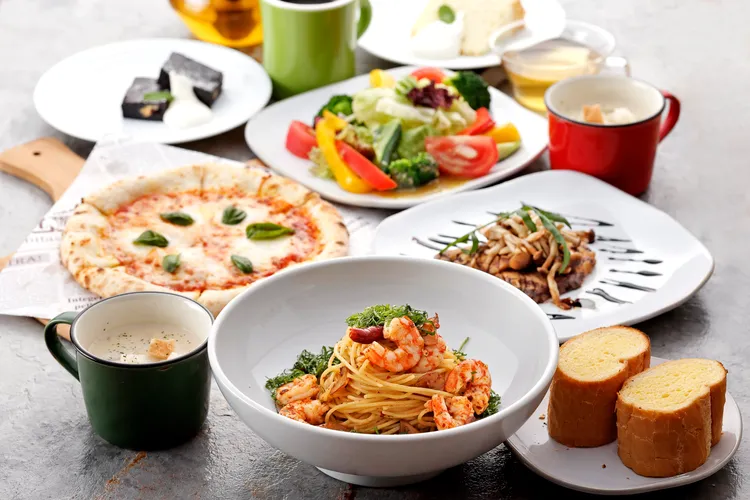 BEPPIN PASTA即日起~2023/1/2期間針對聖誕與跨年檔期，推出只要點「雙人超值分享餐，就另送巴斯克起司蛋糕。業者提供