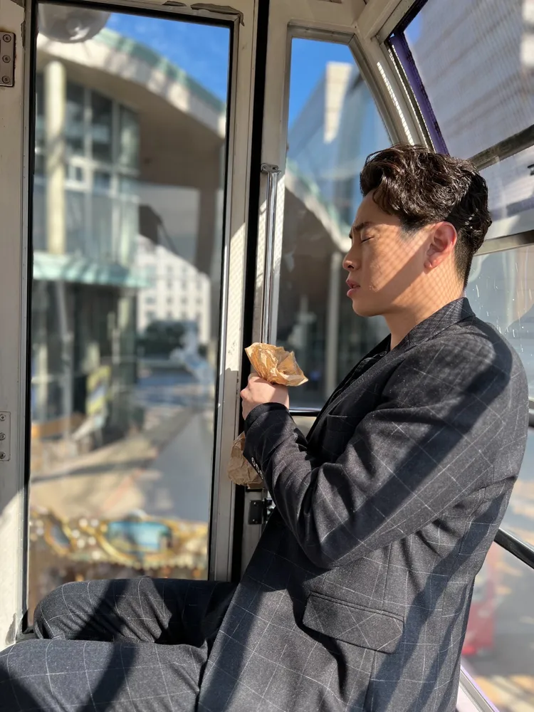 吳東諺悶熱纜車拍恐慌症劇情，竟造成半身麻痺。民視提供