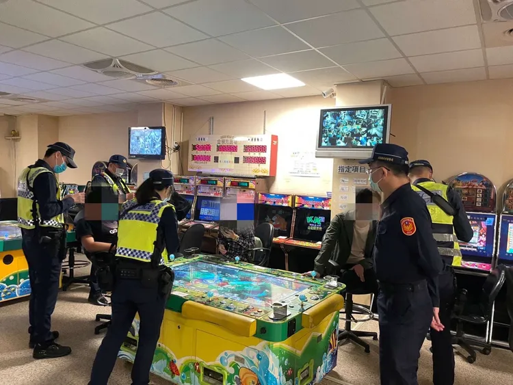 不法人士常駐足的電子遊藝場，警方也不放過。警方提供
