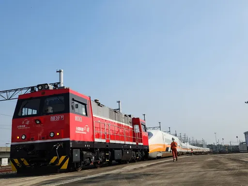 高鐵+台車聯手打造新型機關車 救援人力、時間效率翻倍