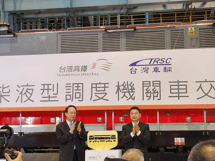 高鐵董事長江耀宗(左)、台車董事長蔡煌瑯(右)。胡順惠攝