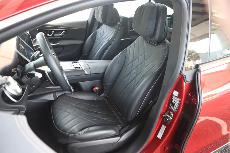 座椅乘坐相當舒適。翁玉信攝