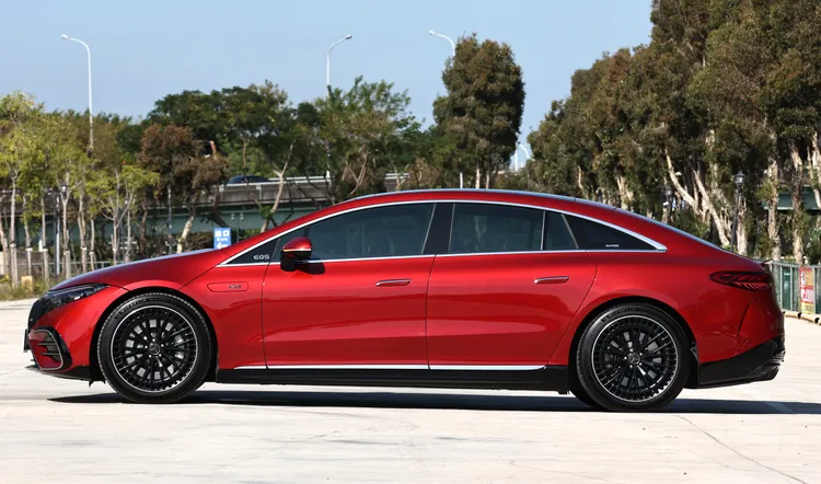 新車動能強悍，完全可與過去搭載V8動力的AMG比擬。翁玉信攝