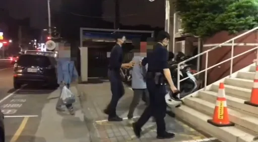 有其父必有其子 平安夜騎機雙載回家同因「這件事」警局做客