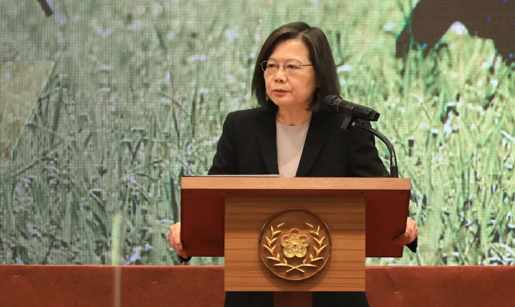 總統蔡英文昨天下午召開記者會說明國防政策。莊宗達攝
