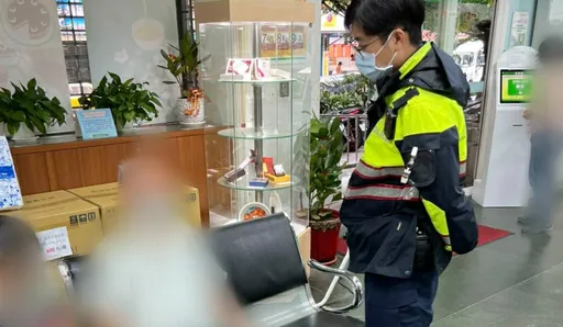 老師帶你進場獲利？7旬男險匯出10萬元　警做這件事成功阻詐