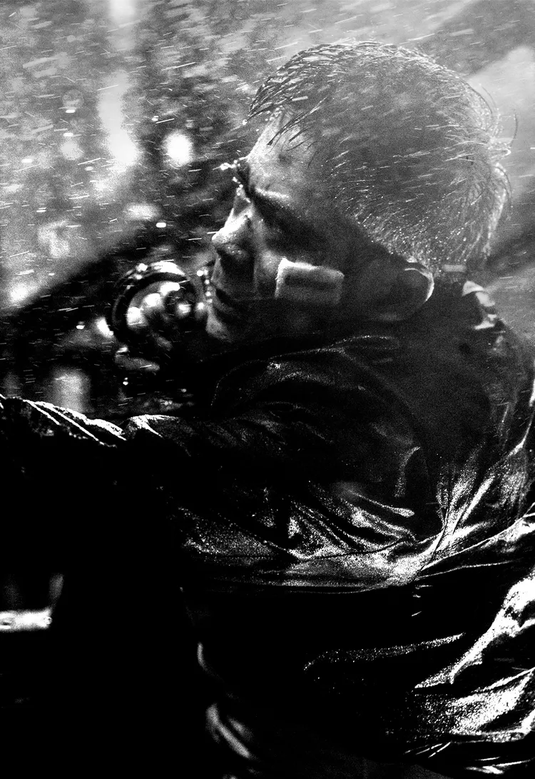 李淳穿5層戲服演出，殺青之後回台北，他立刻發燒病了一場。華映提供