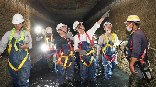 陳其邁今天當忍者龜 穿青蛙裝到下水道做這件事