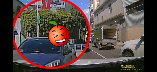 比拓海「水杯飄移」還猛 她車頂放水果禮盒讓網笑:已成「在地水果」