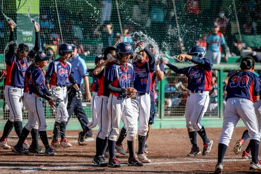 台灣U12壘球世界盃2連霸　吳聖智囊括所有打擊獎項