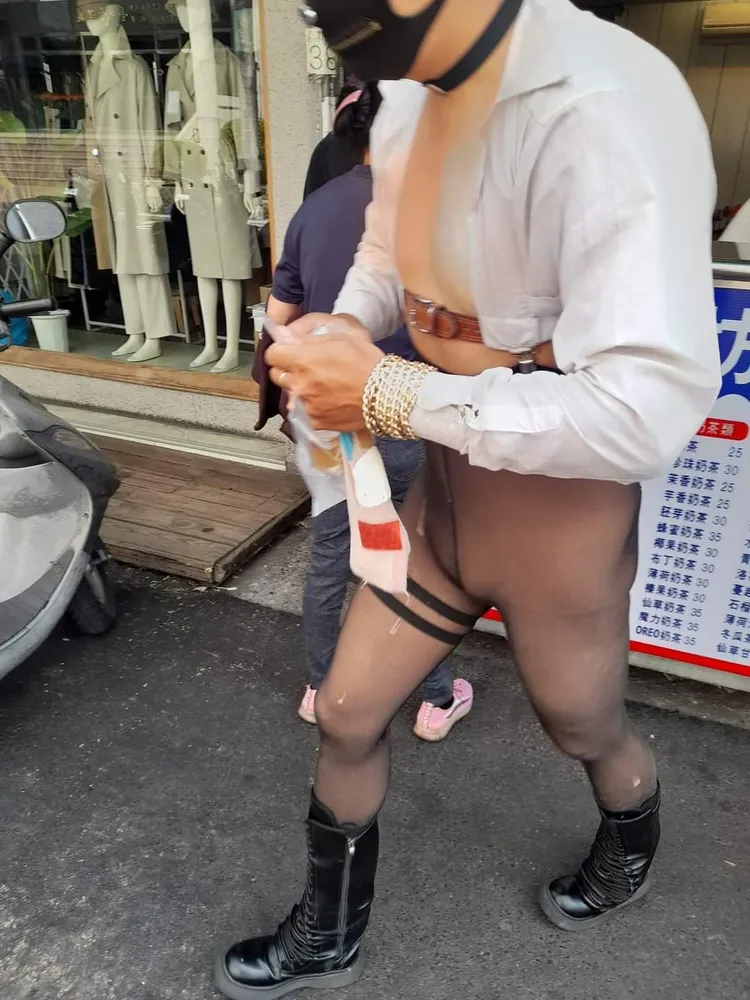 許多網友求看正面照，果真有人捕捉到正面照。翻攝《路上觀察學院》社團