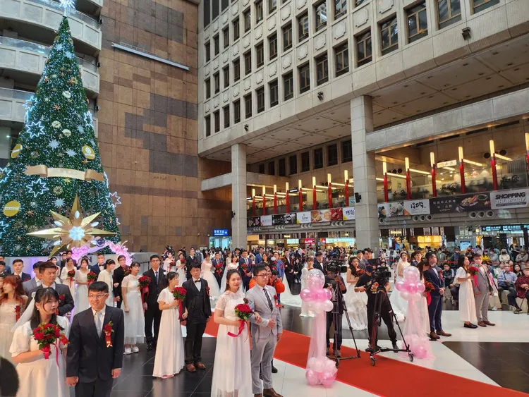 台鐵今天舉辦集團結婚典禮。胡順惠攝