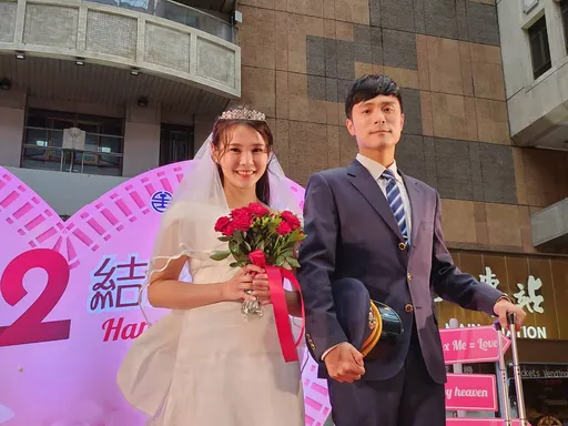 台鐵門面擔當!「猛男司機」抱回辣妻 她2年前改行星宇空姐