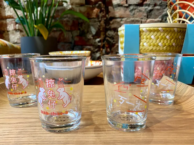 錦源興復古玻璃杯2入組(掠兔子)，售價399元。劉欣欣攝