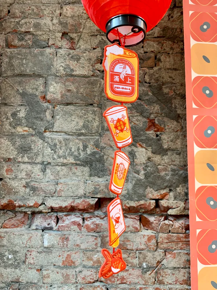 錦源興立體刺繡吊飾，售價499元。劉欣欣攝