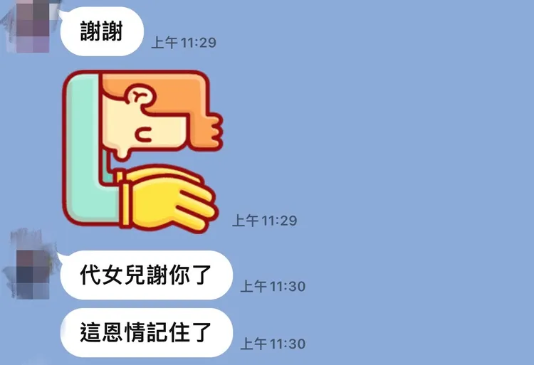 婦人向警員致謝。警方提供