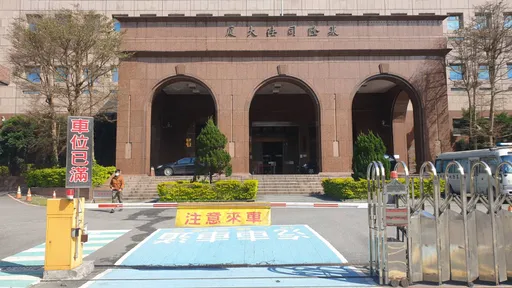 憂父出殯有人鬧場買槍防身 面交竟亮刀搶槍!他被逮曝超瞎原因