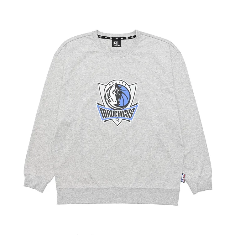 達拉斯獨行俠隊長袖T恤，1580元。品牌提供