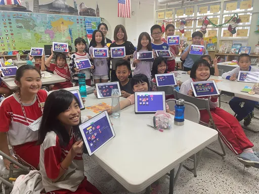 翻轉少子化︱南部這所小學竟增班　學生用平板做Podcast英文報氣象