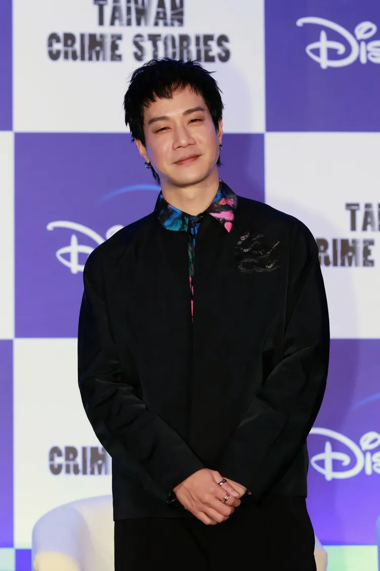 薛仕凌今天有種煙燻妝感。趙世平攝