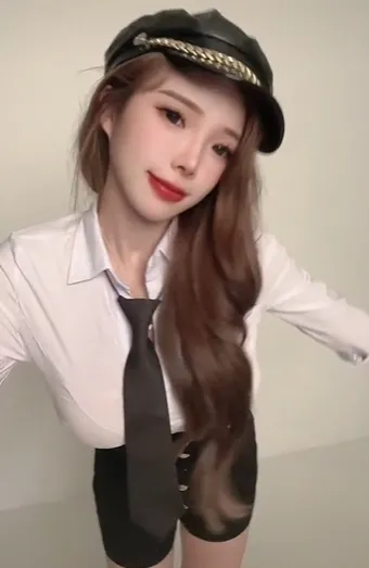 DJ女神藍星蕾身材超好。抖音@djamberna授權刊登