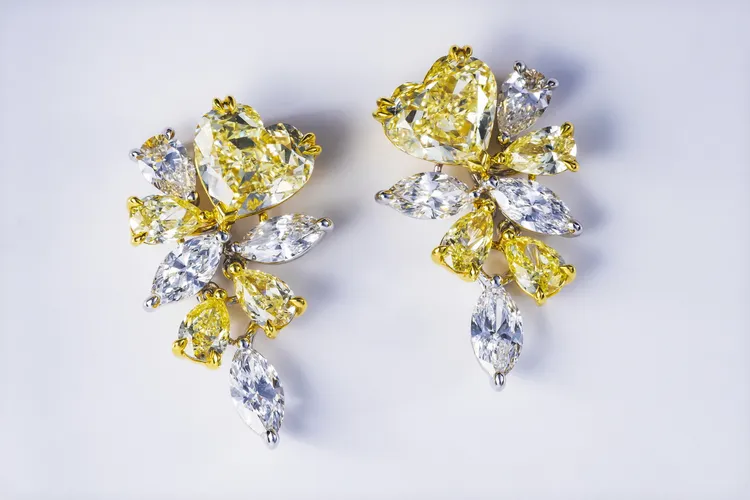 Special Classic鉑金與18K黃金鑲鑽耳環，248萬元。品牌提供