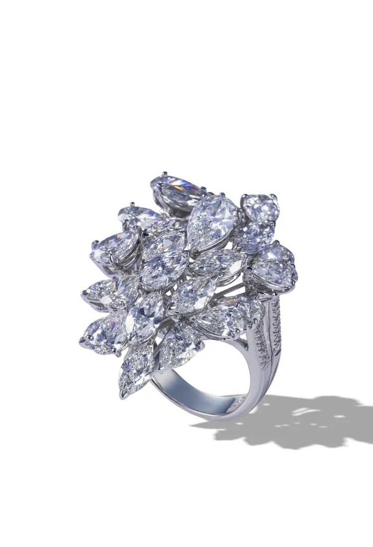 Special Classic18K白金鑽石戒指，270萬元。品牌提供