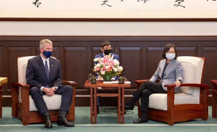 蔡英文指出，台灣有能力及意願跟民主夥伴合作打造「民主晶片」永續供應鏈。總統府提供