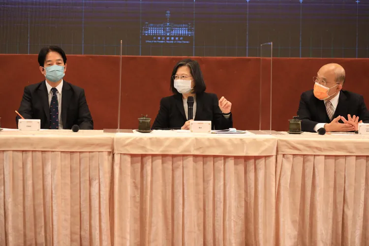 賴清德及蘇貞昌皆出席，跟蔡英文比鄰而坐。莊宗達攝