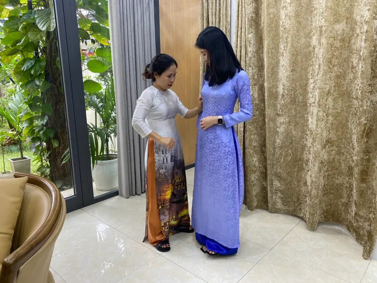 女士們可以選擇訂做奧黛，全程由專人一對一服務，是渡假村所推出極具特色的別緻行程。葉盛耀攝