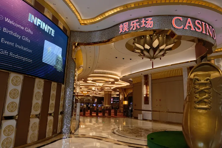 渡假村中設有賭場，讓人有種彷彿到達澳門的錯覺。葉盛耀攝