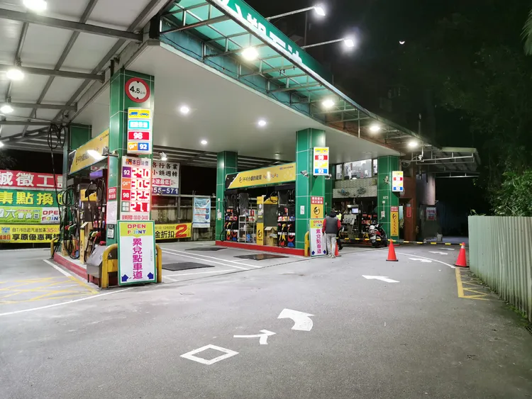 土城某加油站凌晨發生砍人事件。陸運鋒攝