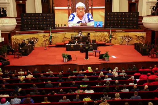 國會否決貪污調查動議　南非總統逃過彈劾