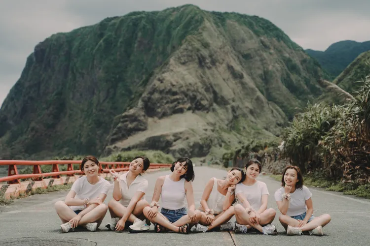 急診醫師黃京葦與蘭嶼鄉衛生所的護理師們。黃京葦提供