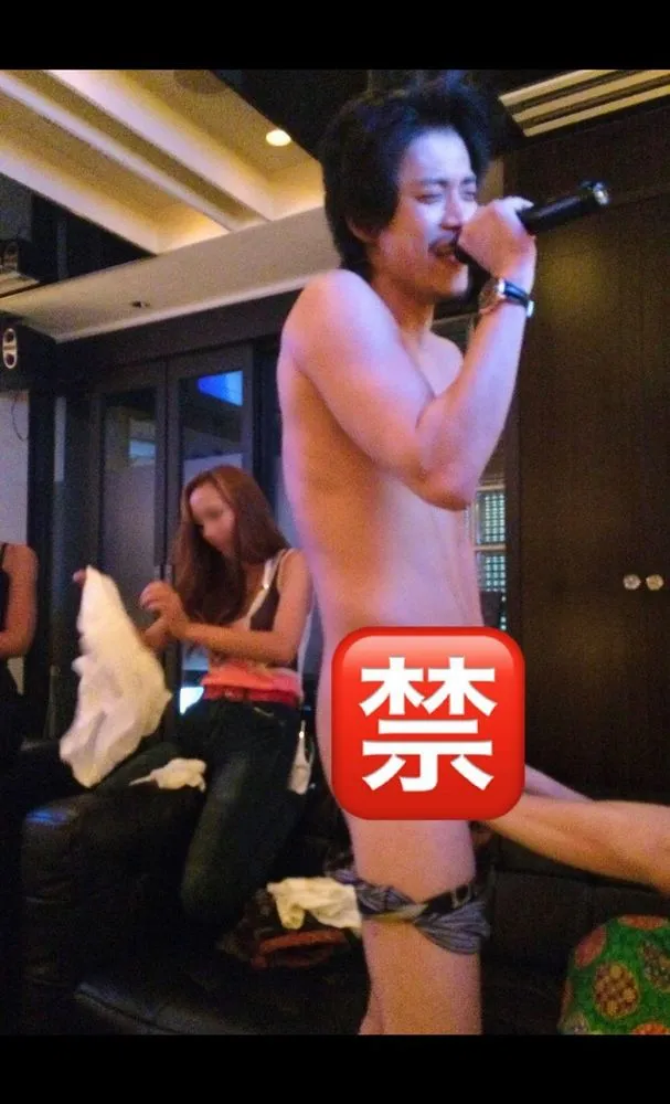 小栗旬6月時脫內褲的不雅照瘋傳。