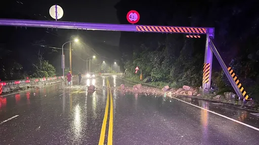 東北季風連日降雨！台2丁線瑞芳路段　今晨土石坍方一度阻礙交通