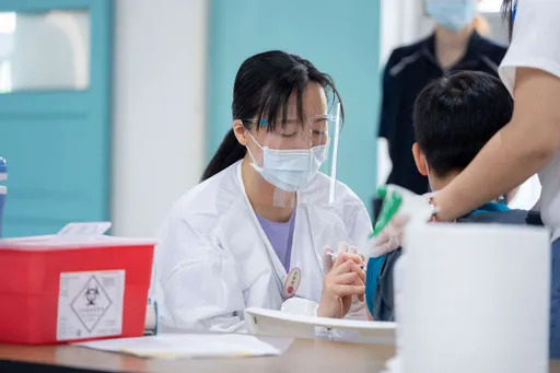 竹市次世代疫苗今開放6至11歲兒童接種 還有Q版「疫苗鑰匙圈」可拿