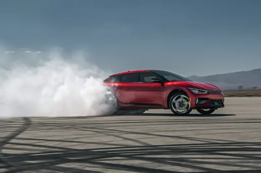 Kia史上性能最強車款 外媒試駕:EV6 GT加速媲美Lamborghini Urus